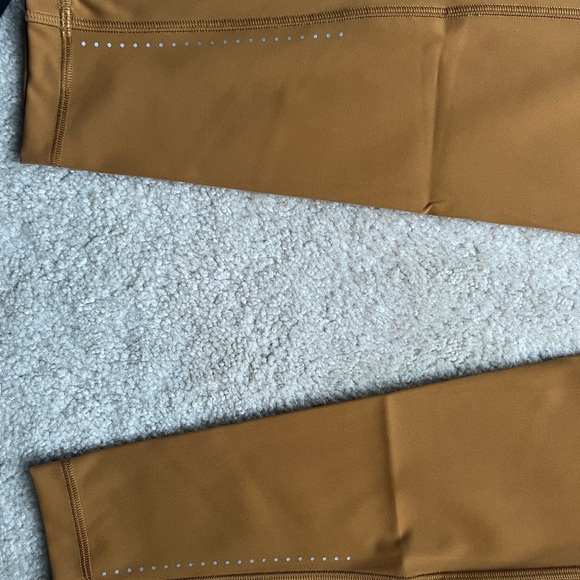 Lululemon high rise leggings in size 6 - Picture 5 of 6